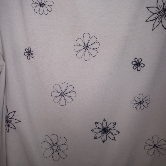 Drapers & Damon's White Shirt with Stitched in  Black Flowers Size Large - Picture 2 of 6